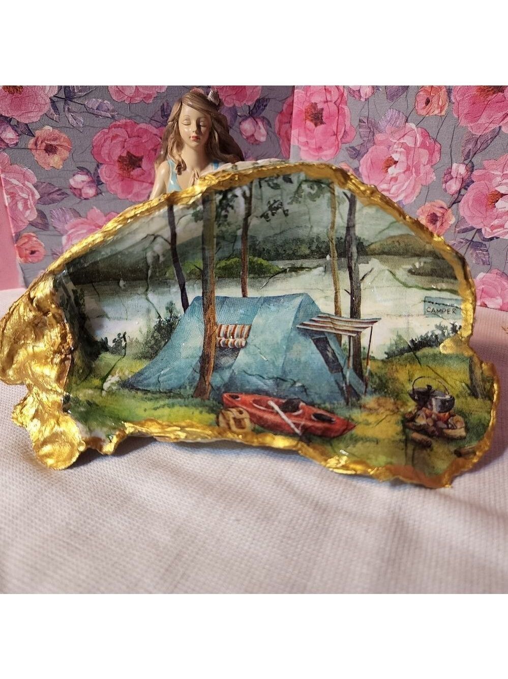 Decoupage Oyster Shell - Picture 1 of 4